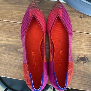 Rothy’s Metallic Pomegranate points size 8.5. Brand new, never worn.